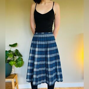Vintage 80’s wool plaid skirt-size S